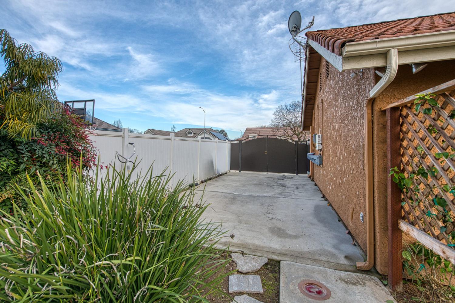 753 Bedford Ave, Clovis, CA 93611