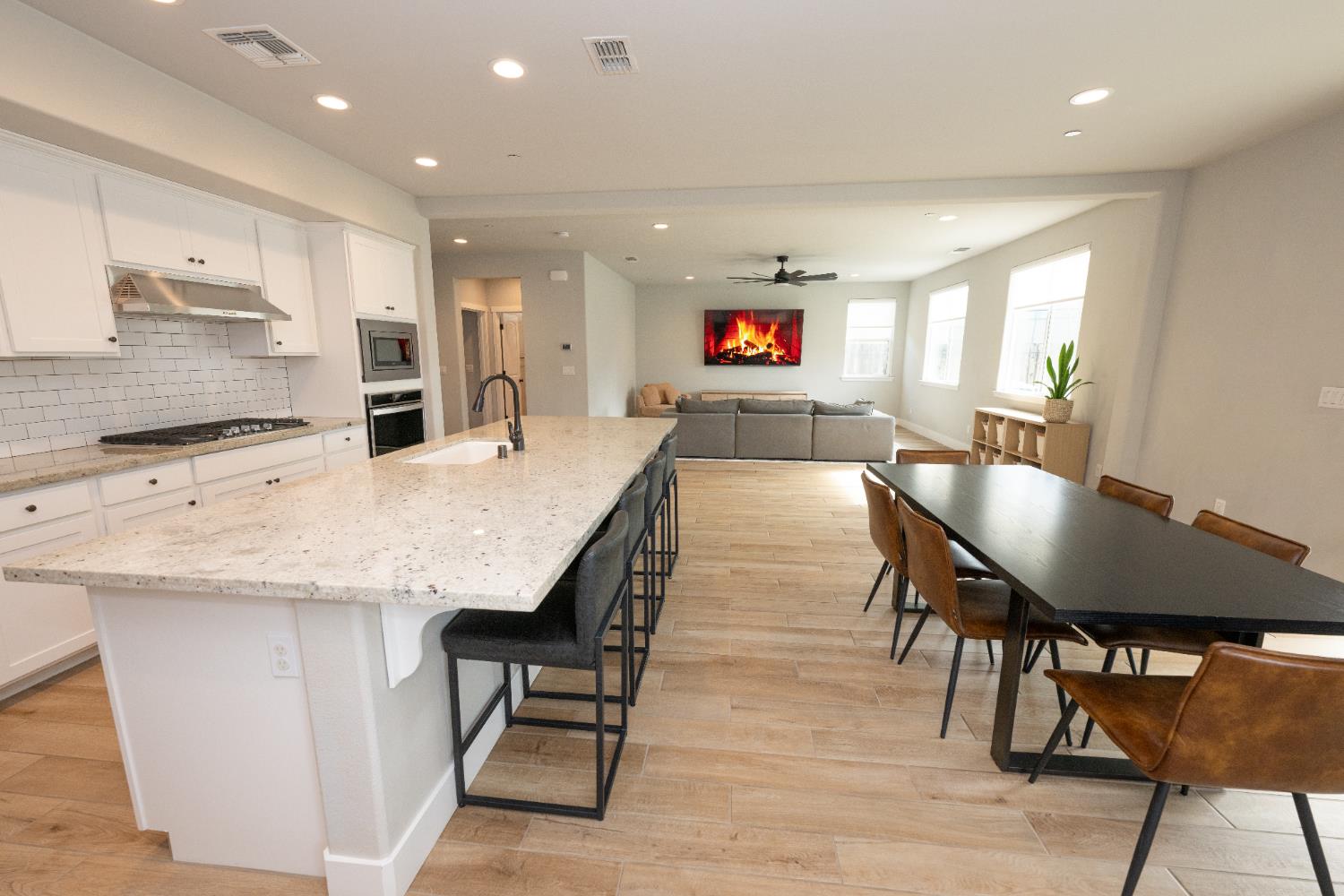 3970 Mitchell Ave, Clovis, CA 93619