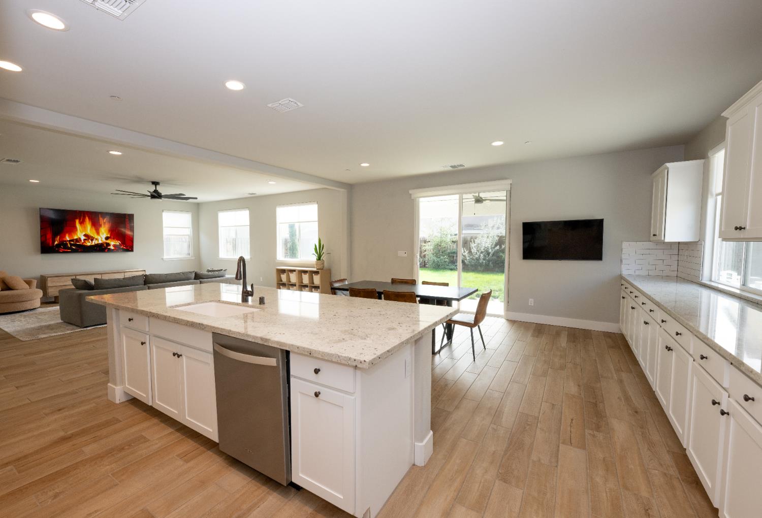 3970 Mitchell Ave, Clovis, CA 93619