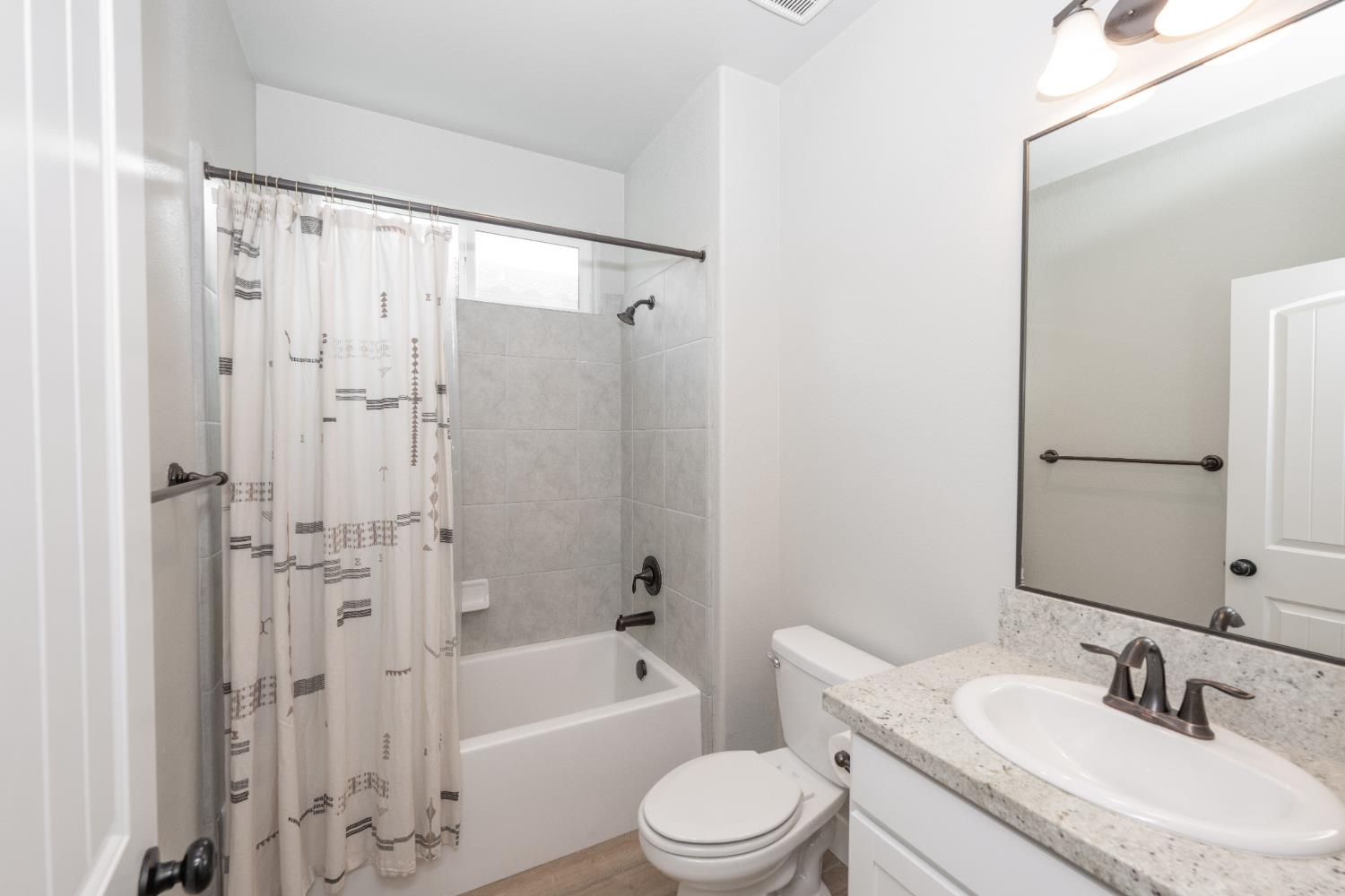 3970 Mitchell Ave, Clovis, CA 93619