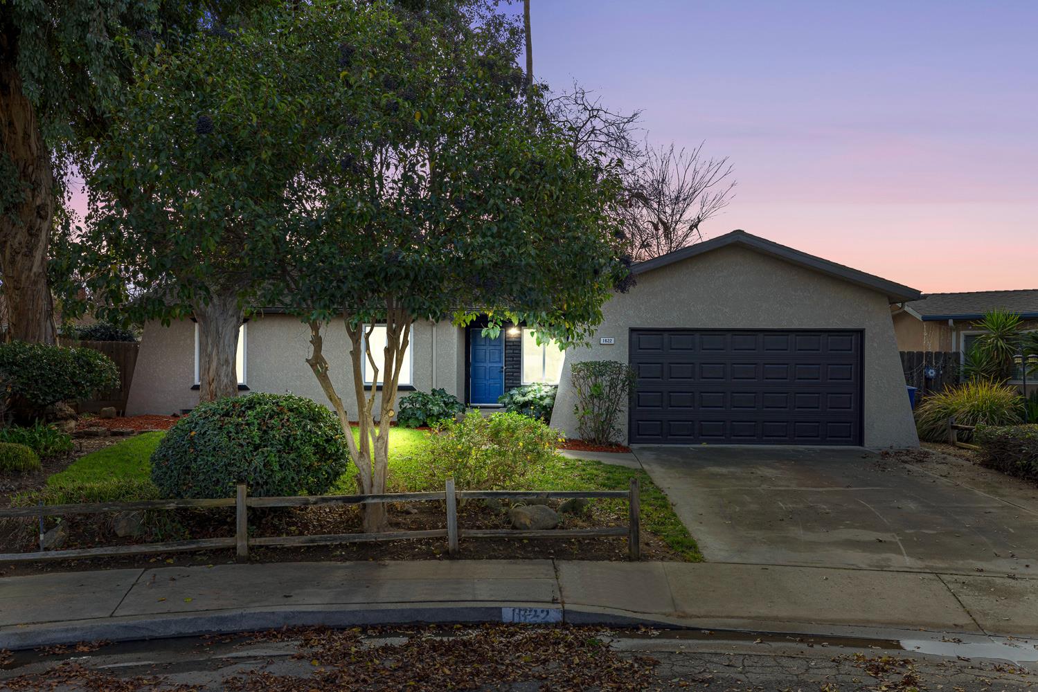 1622 Dennis Ave, Clovis, CA 93611