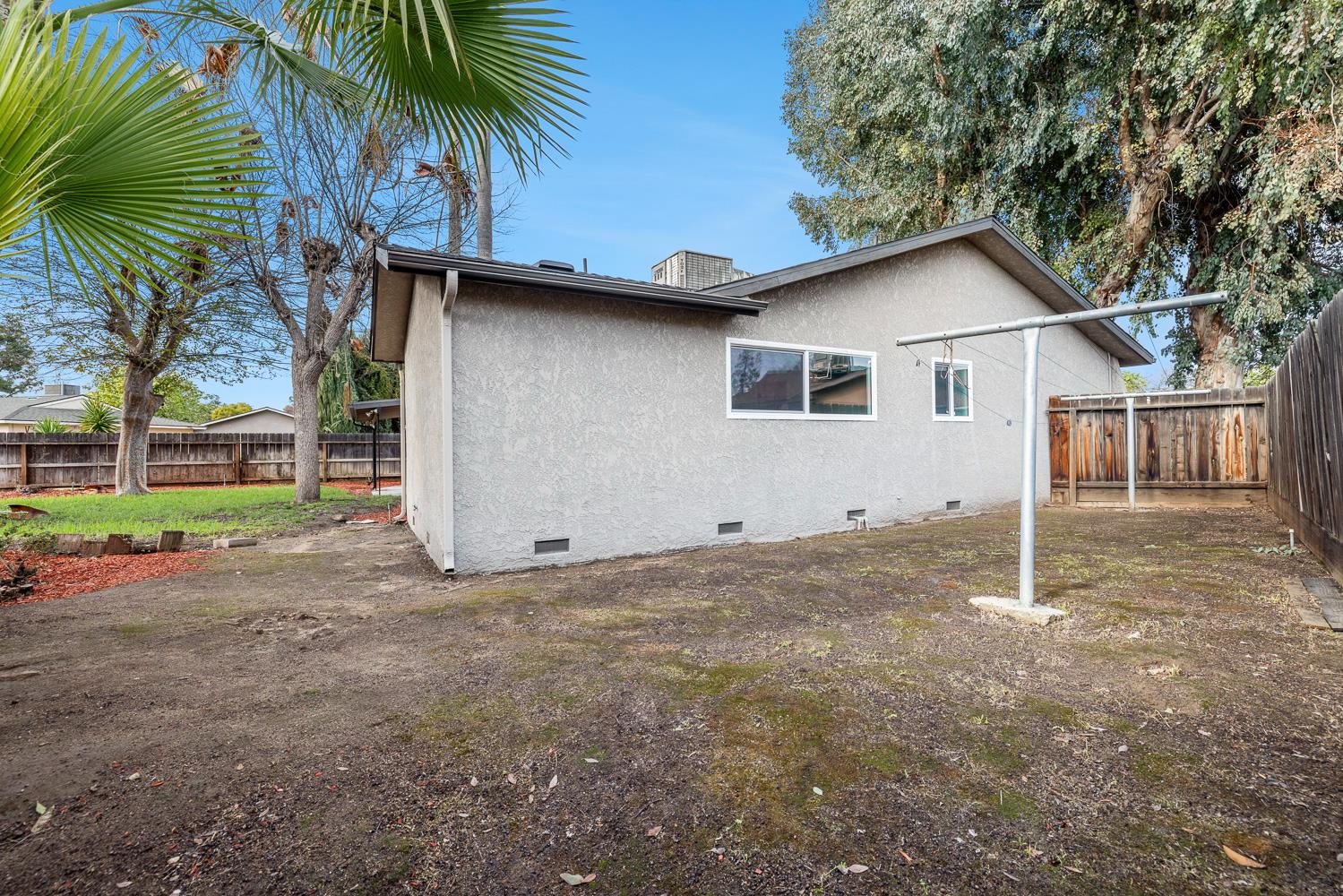 1622 Dennis Ave, Clovis, CA 93611