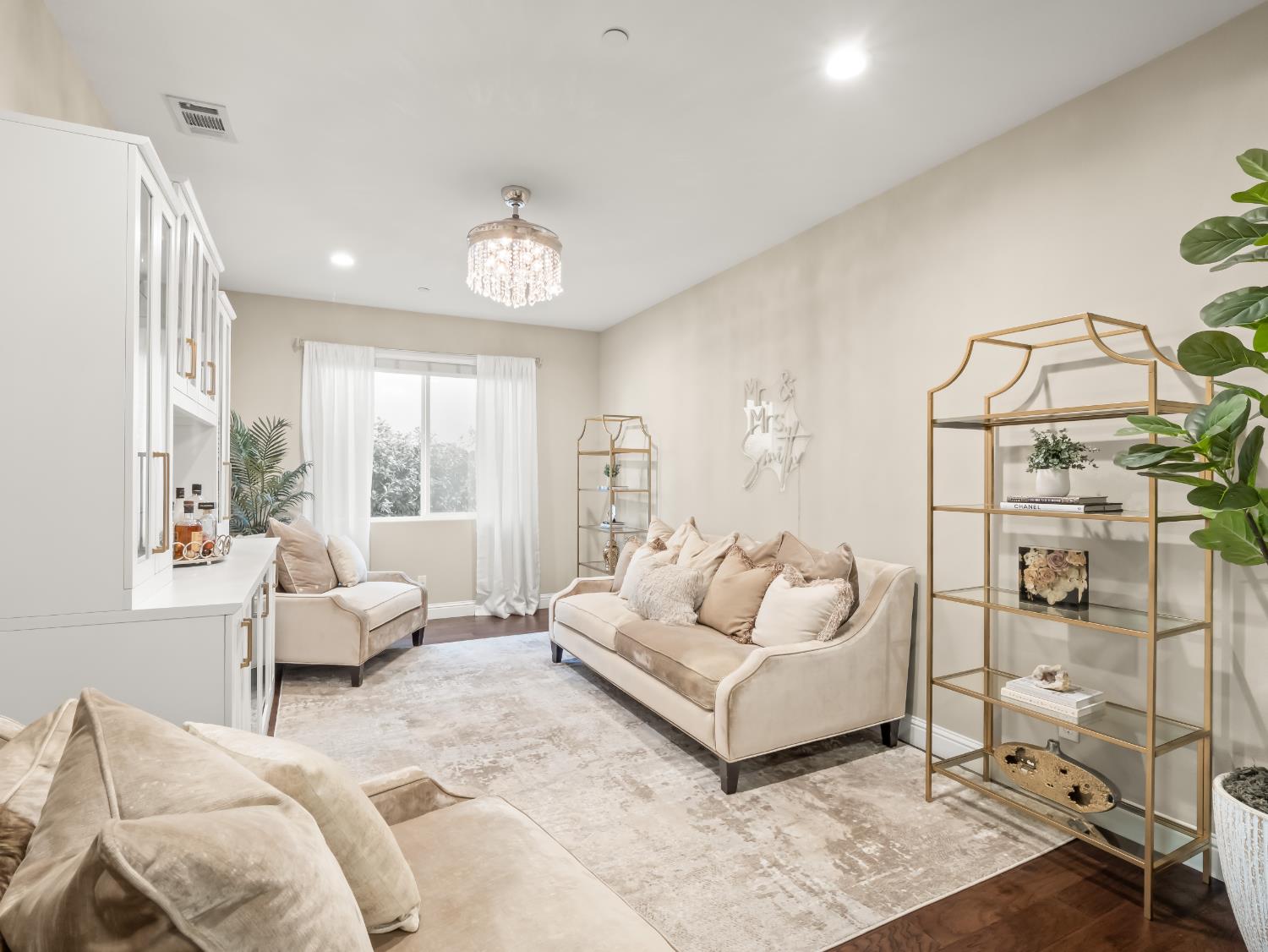 1719 N Whitmore Ave, Clovis, CA 93619