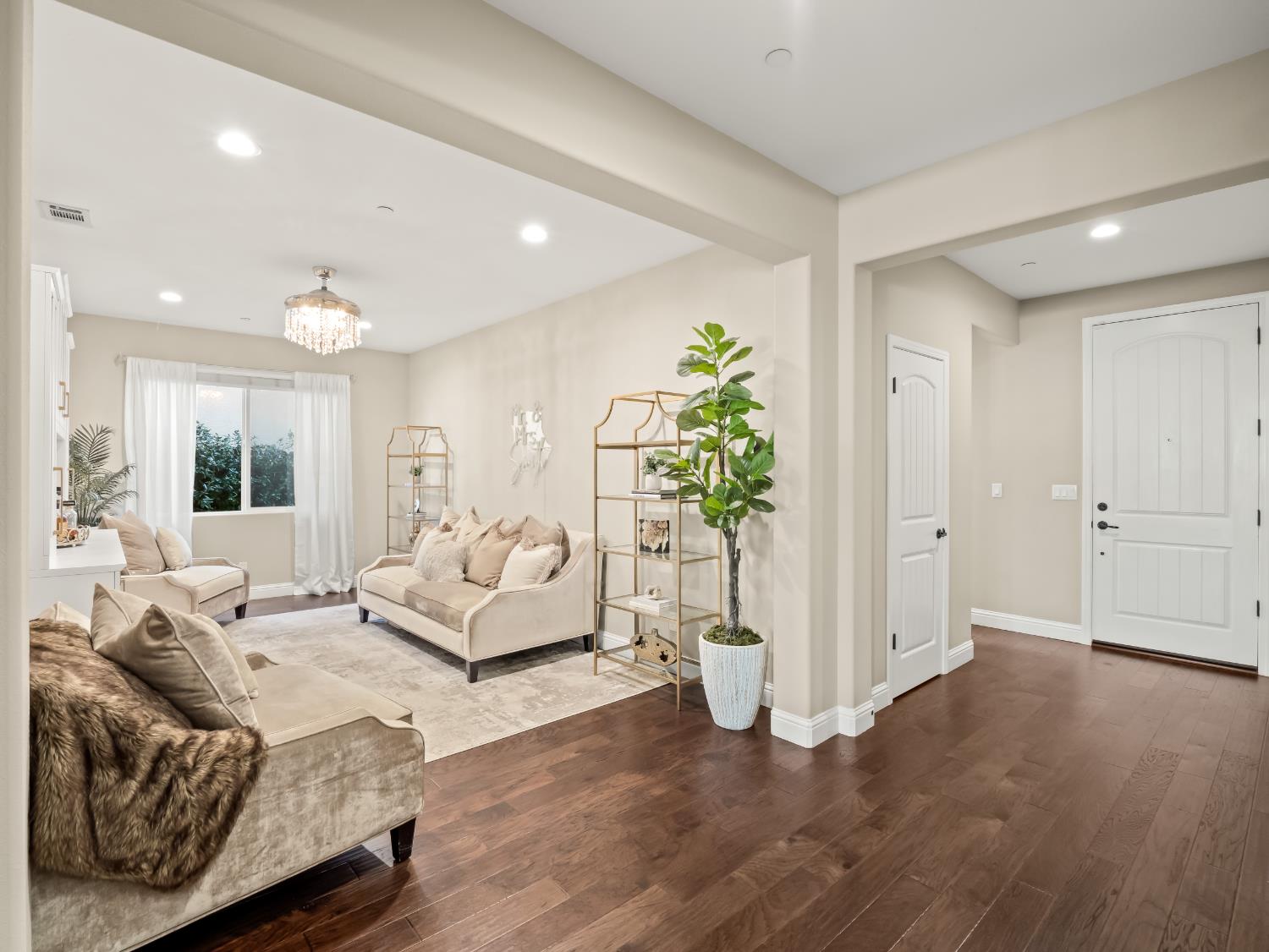 1719 N Whitmore Ave, Clovis, CA 93619