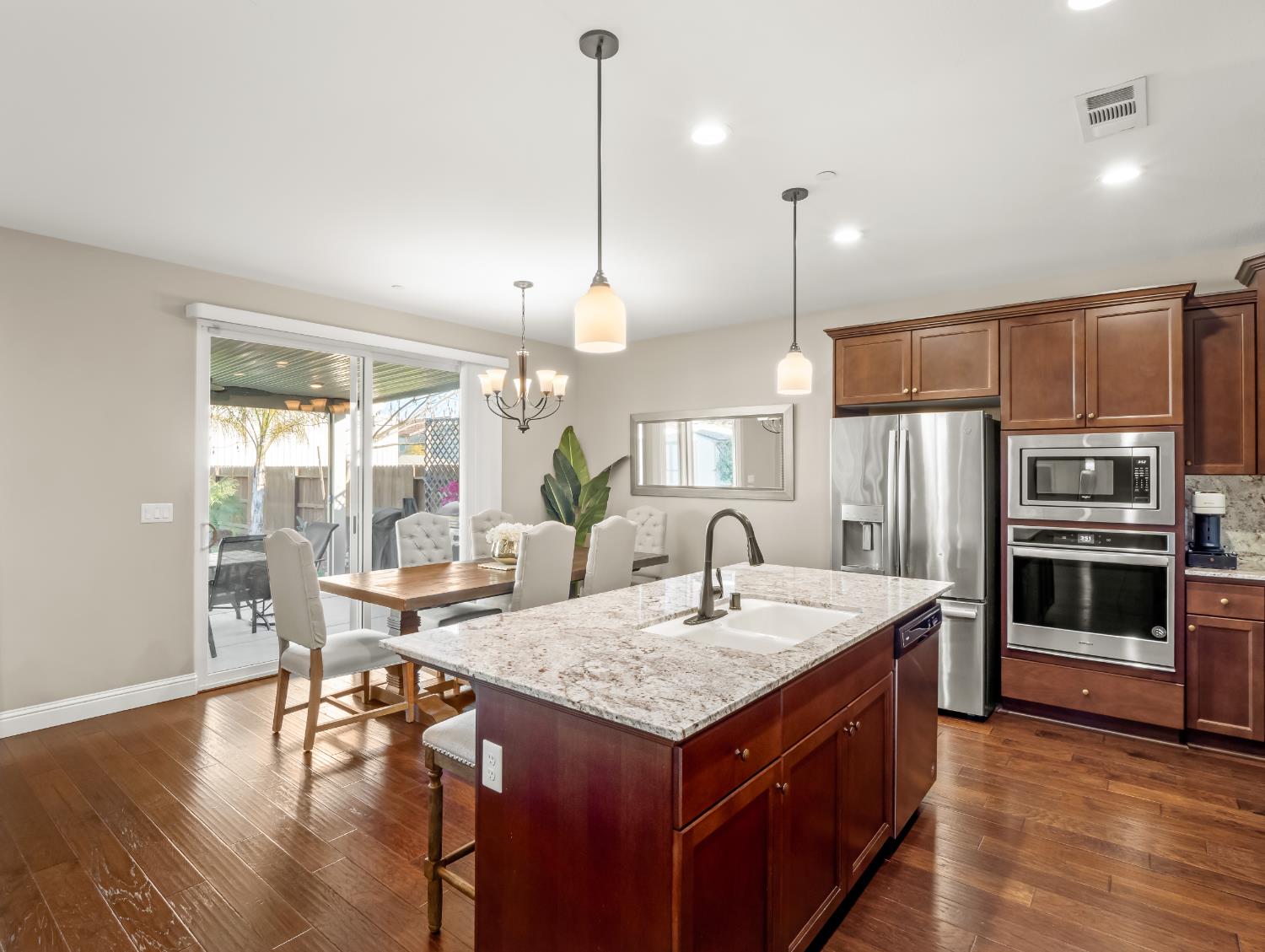 1719 N Whitmore Ave, Clovis, CA 93619