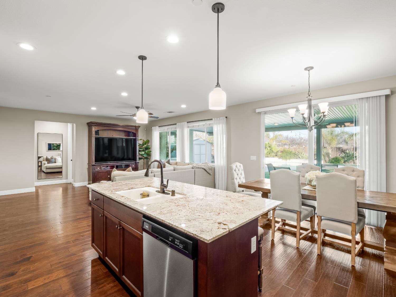 1719 N Whitmore Ave, Clovis, CA 93619