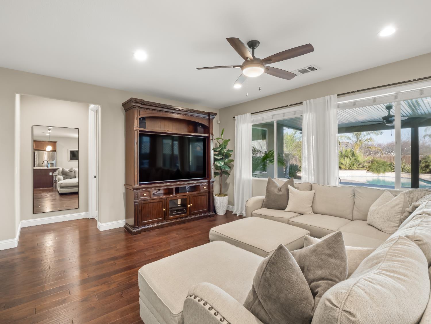 1719 N Whitmore Ave, Clovis, CA 93619