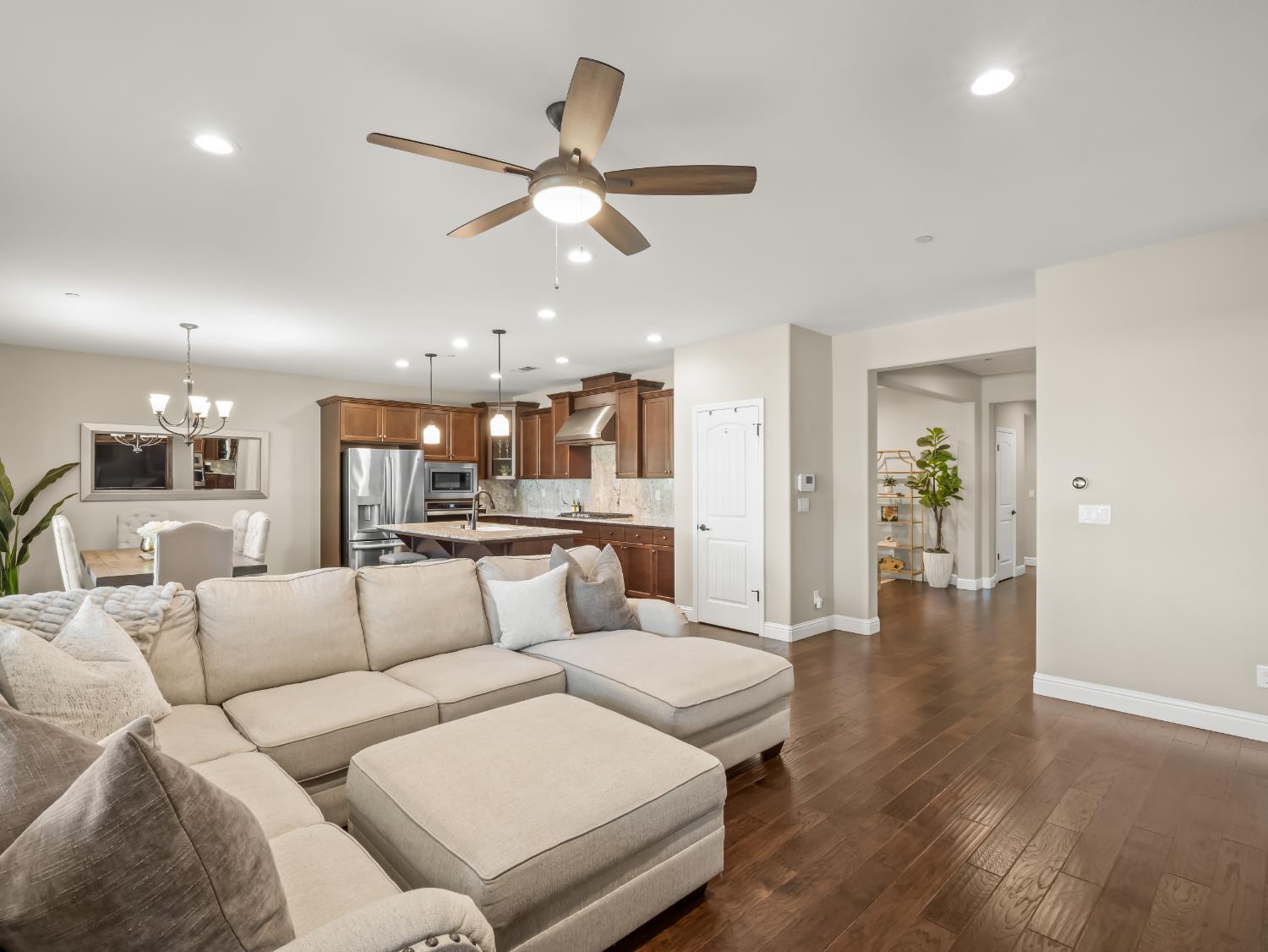 1719 N Whitmore Ave, Clovis, CA 93619