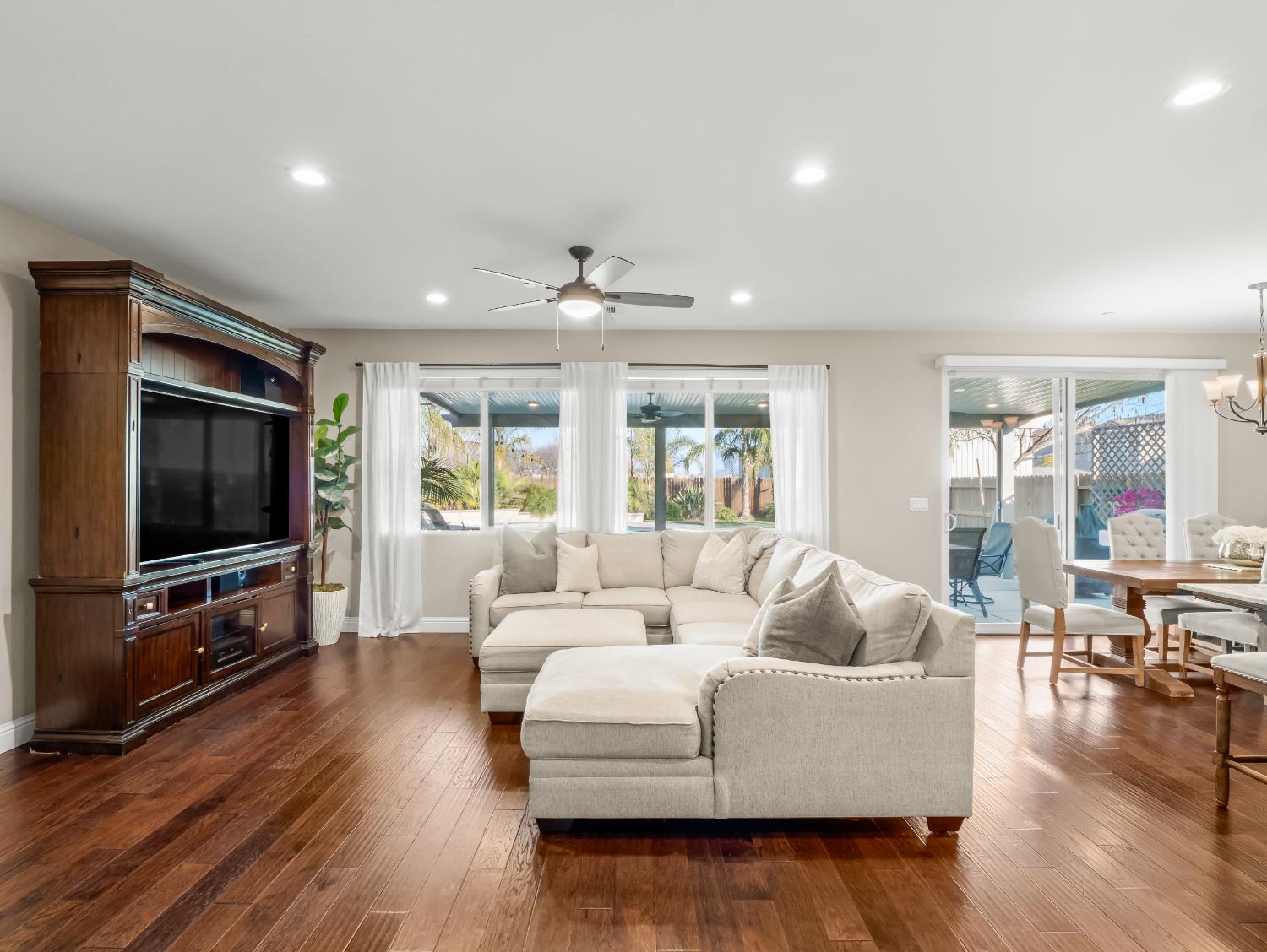 1719 N Whitmore Ave, Clovis, CA 93619