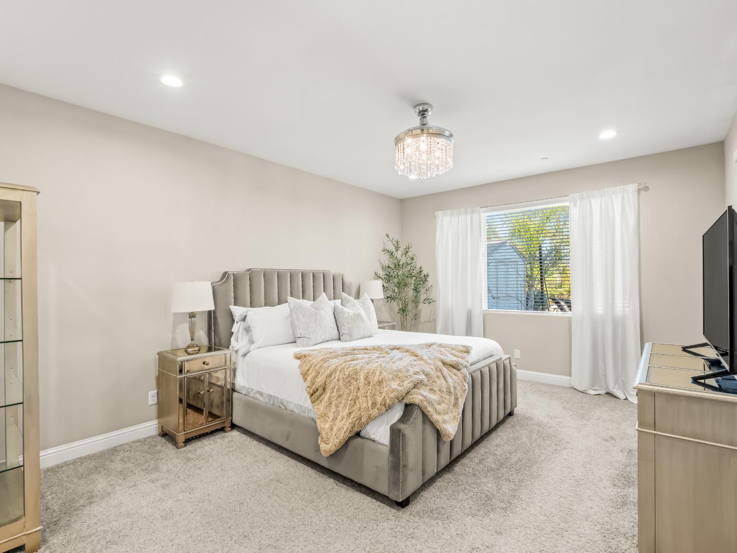 1719 N Whitmore Ave, Clovis, CA 93619