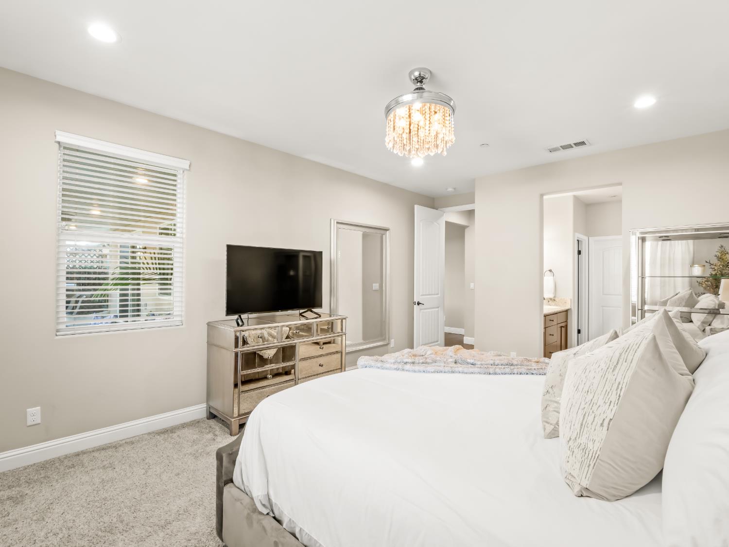 1719 N Whitmore Ave, Clovis, CA 93619