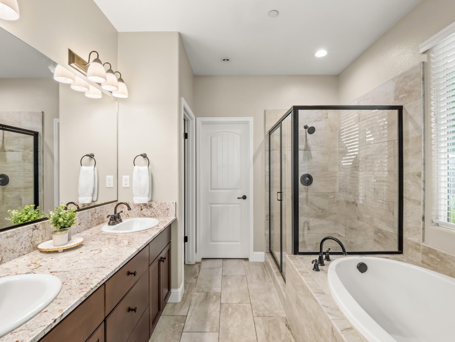 1719 N Whitmore Ave, Clovis, CA 93619