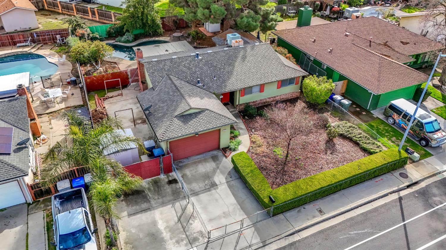 1606 Barstow Ave, Clovis, CA 93611