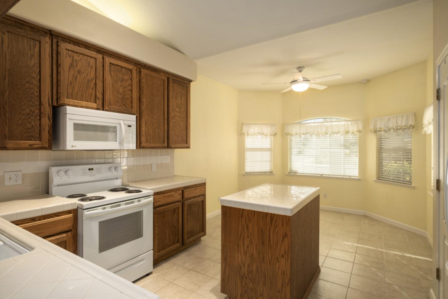 793 Applegate Ave, Clovis, CA 93611