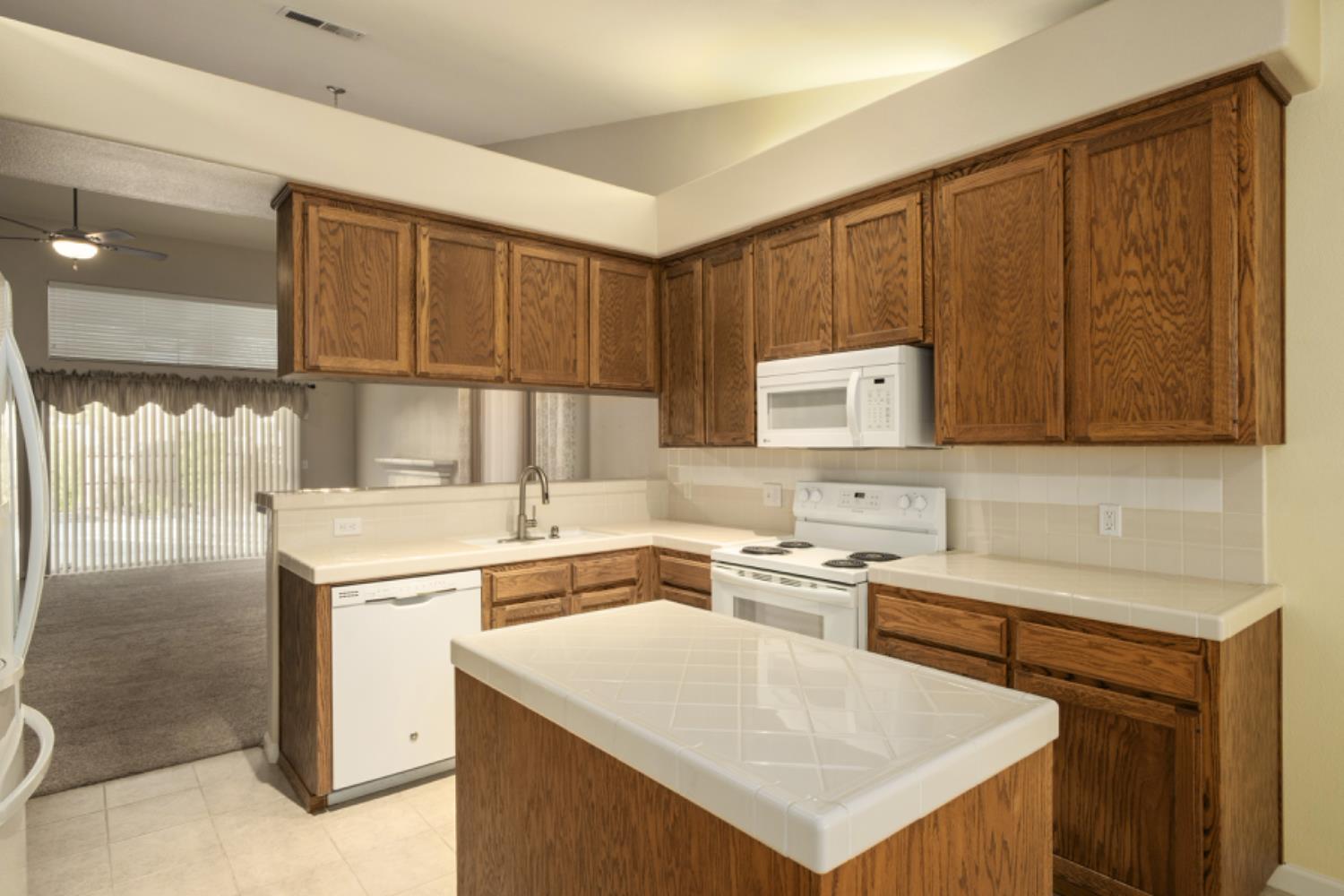 793 Applegate Ave, Clovis, CA 93611