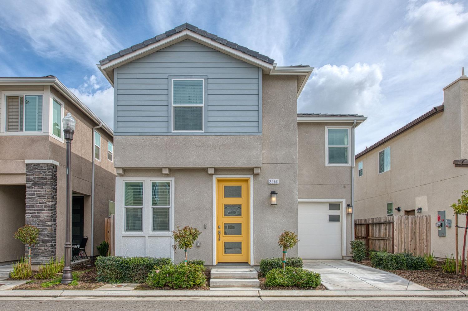 2053 N Ralph Ln, Clovis, CA 93619