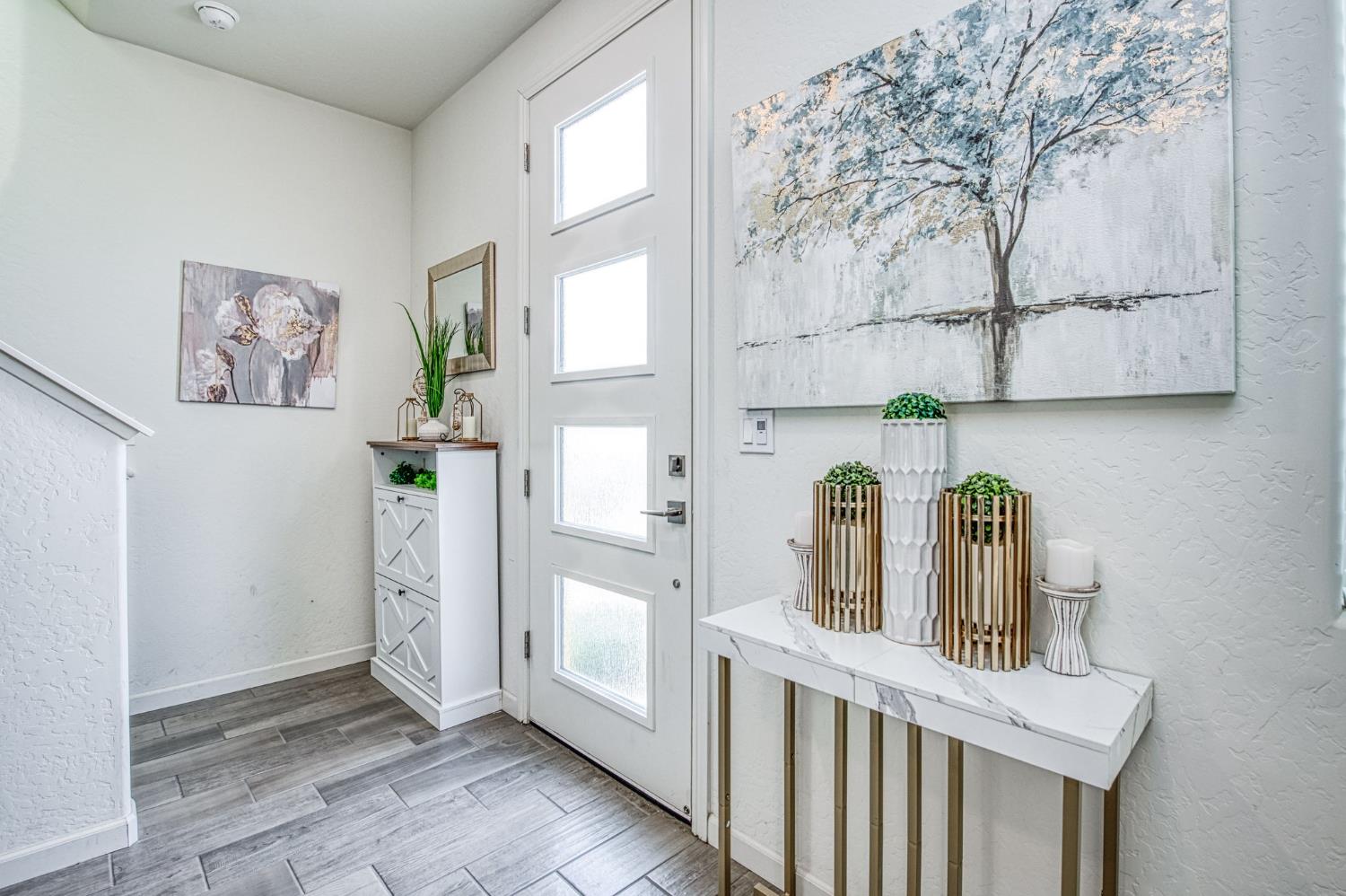 2053 N Ralph Ln, Clovis, CA 93619