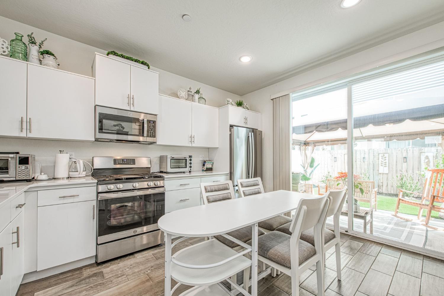 2053 N Ralph Ln, Clovis, CA 93619