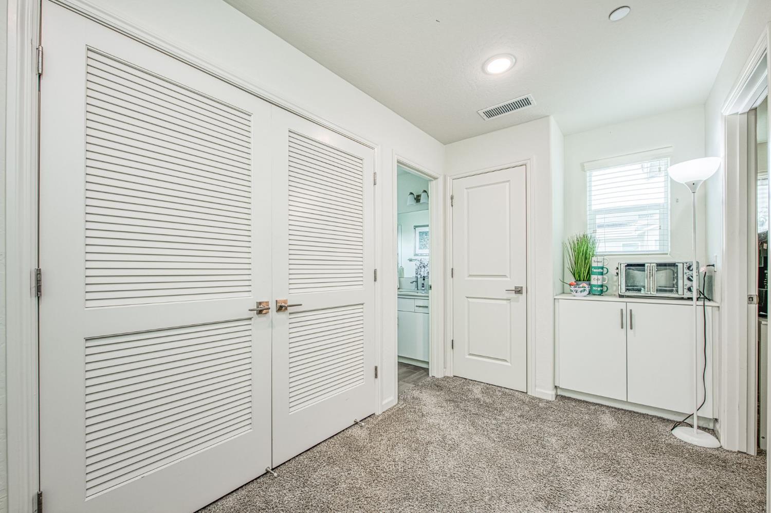 2053 N Ralph Ln, Clovis, CA 93619