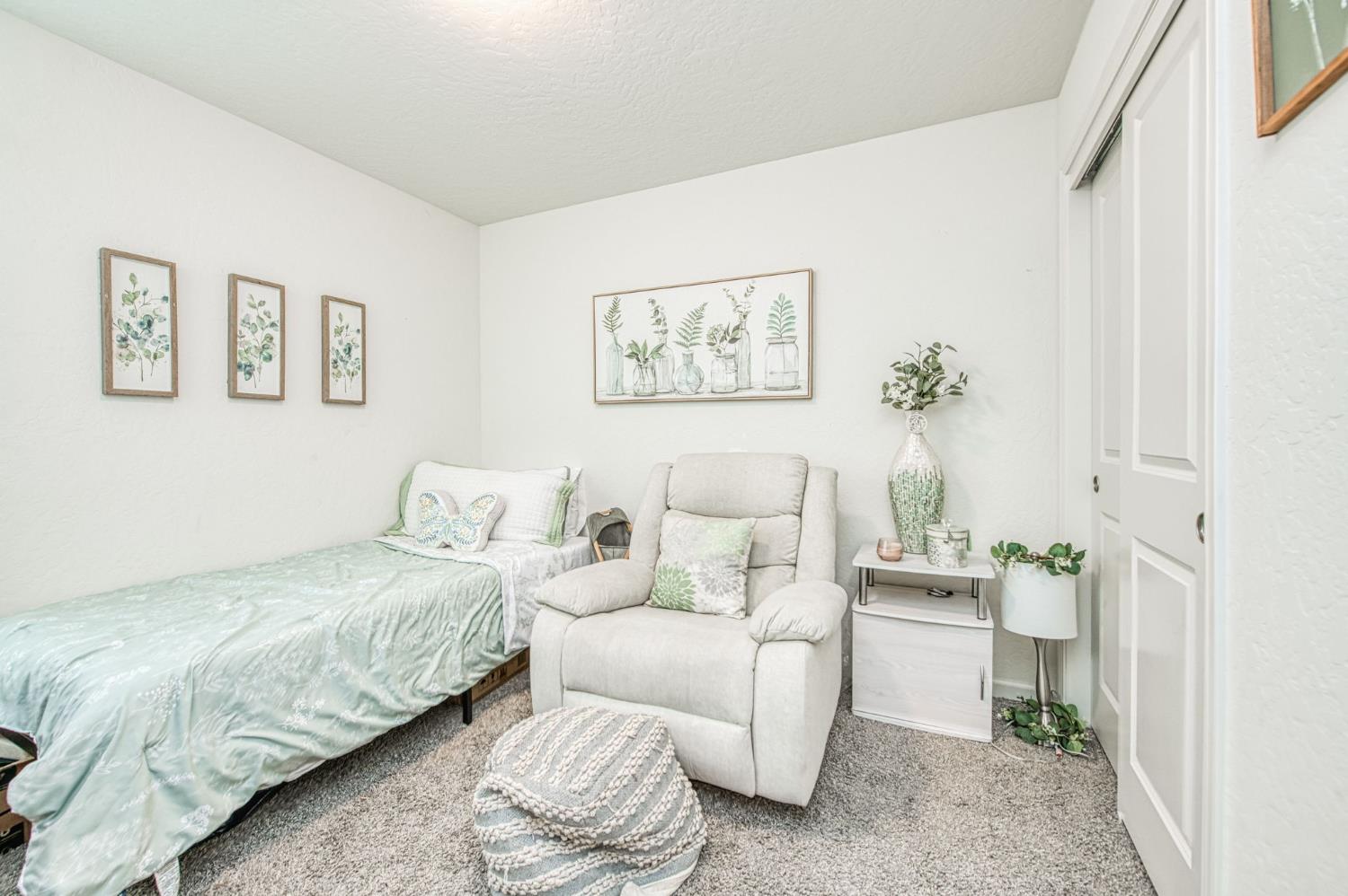 2053 N Ralph Ln, Clovis, CA 93619