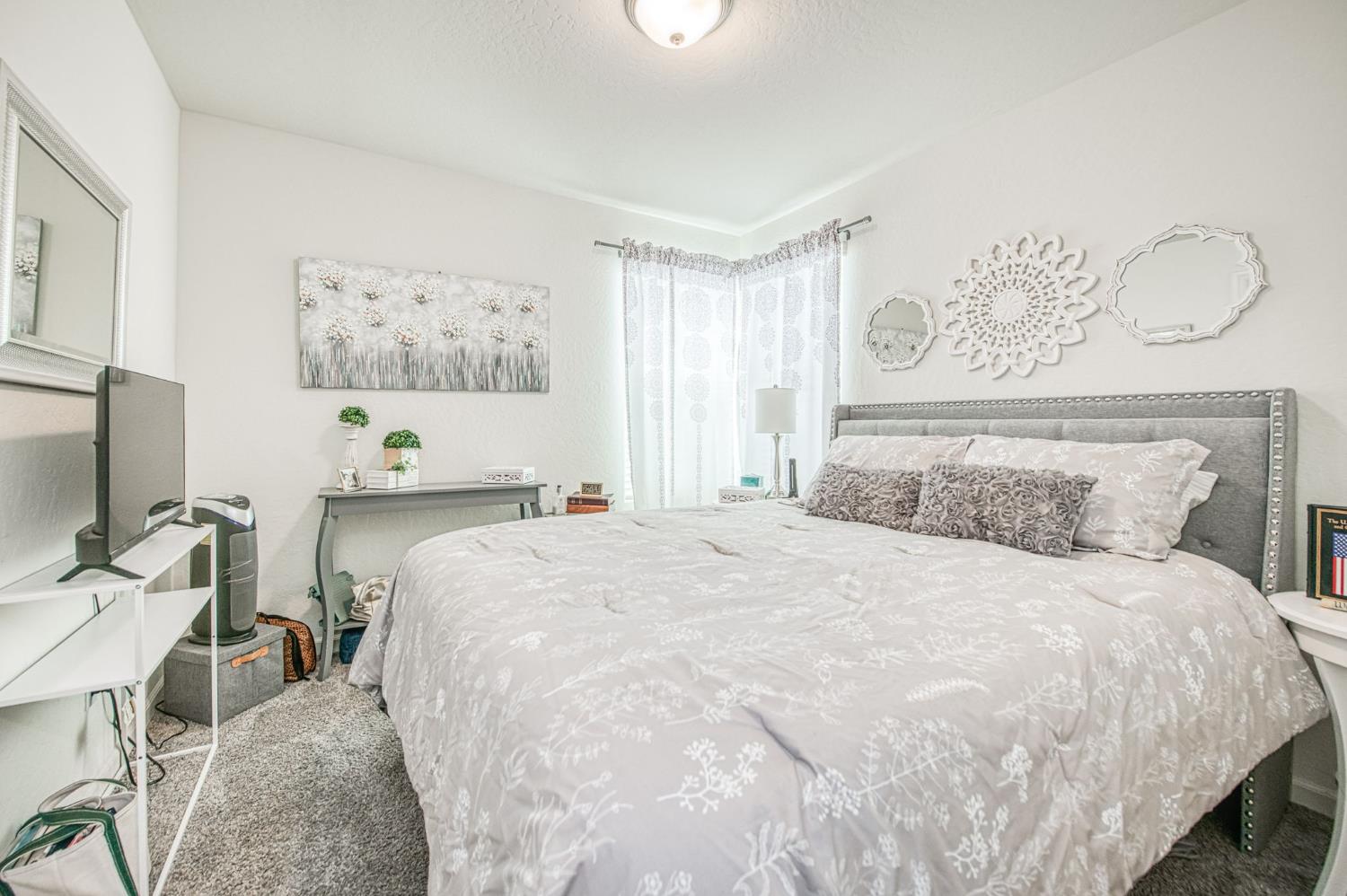 2053 N Ralph Ln, Clovis, CA 93619