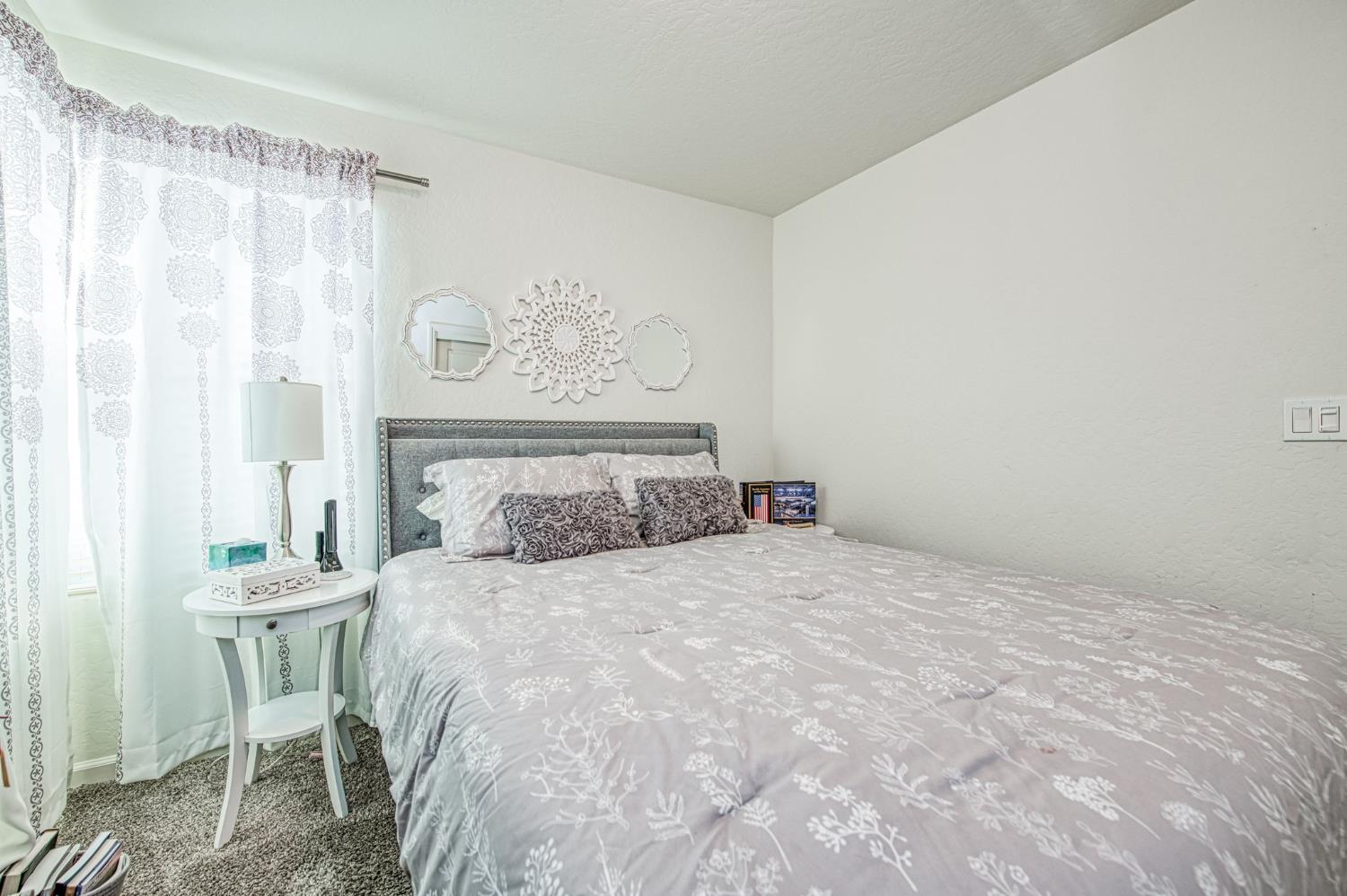 2053 N Ralph Ln, Clovis, CA 93619