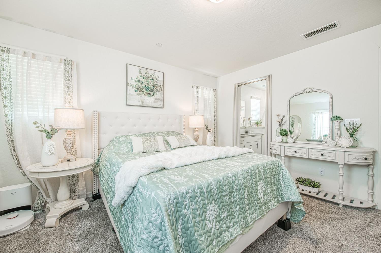 2053 N Ralph Ln, Clovis, CA 93619