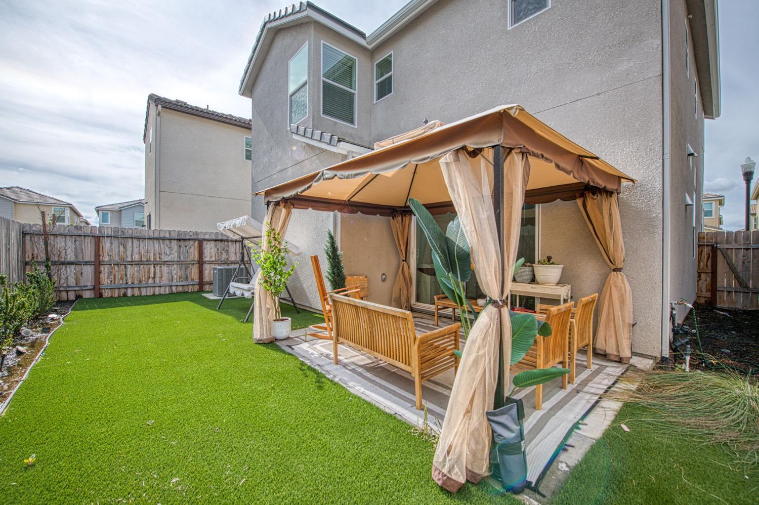 2053 N Ralph Ln, Clovis, CA 93619