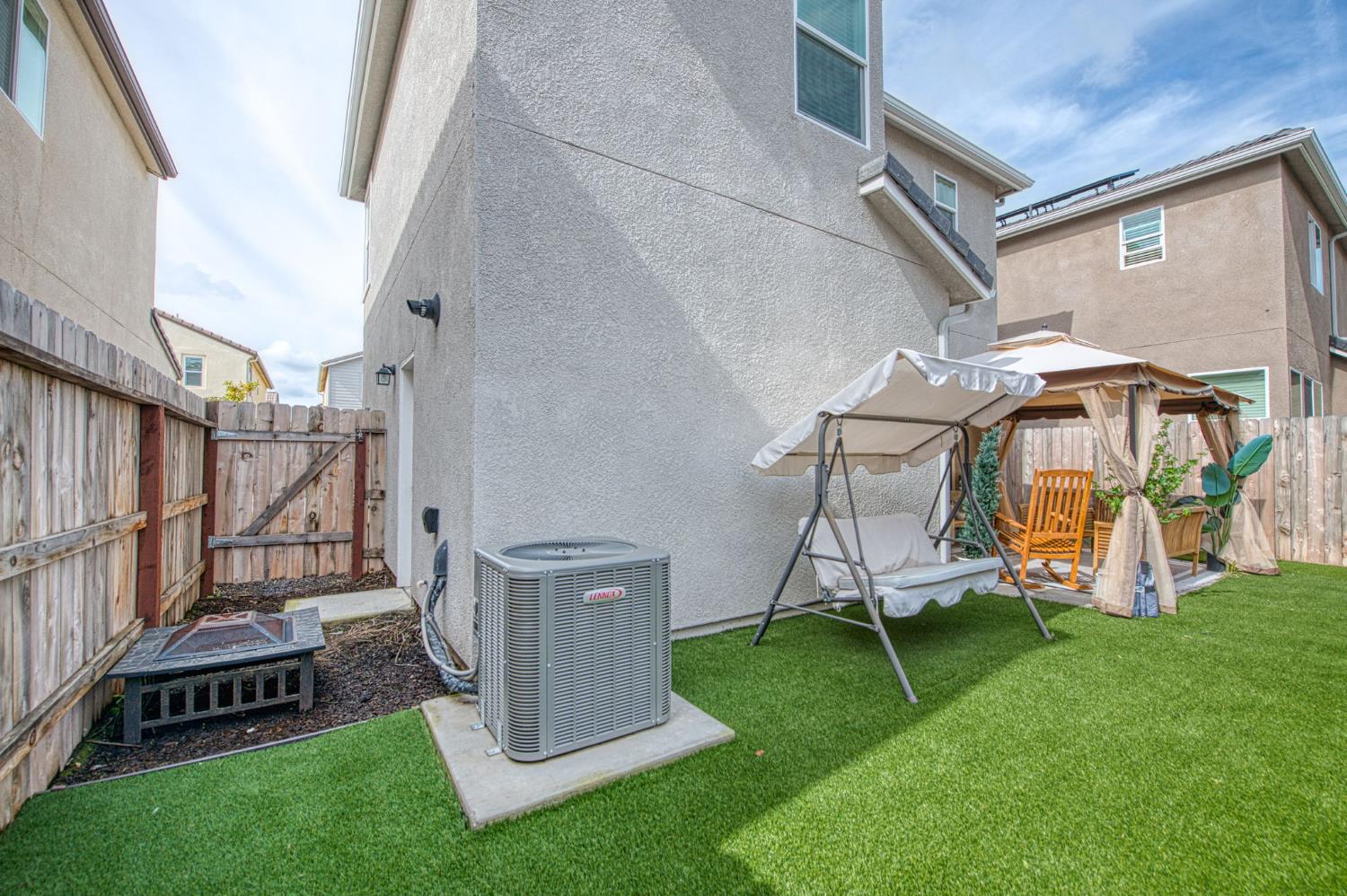 2053 N Ralph Ln, Clovis, CA 93619