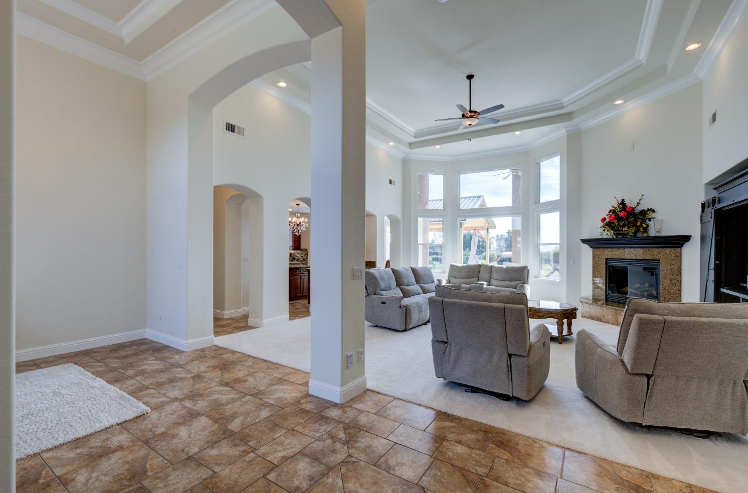 13209 E Falcon Meadow Ln, Clovis, CA 93619