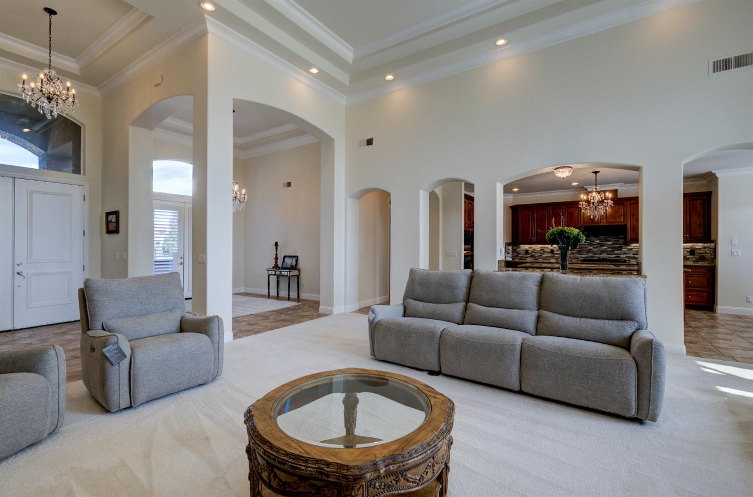 13209 E Falcon Meadow Ln, Clovis, CA 93619