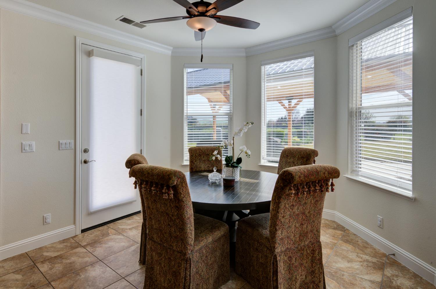 13209 E Falcon Meadow Ln, Clovis, CA 93619