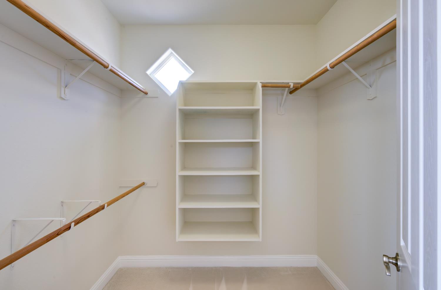 13209 E Falcon Meadow Ln, Clovis, CA 93619