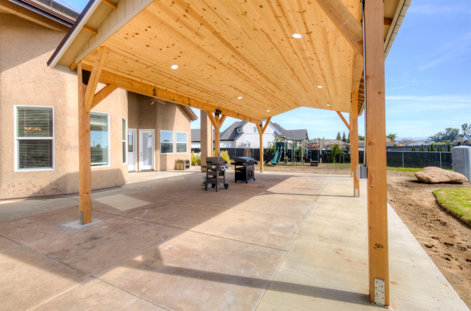 13209 E Falcon Meadow Ln, Clovis, CA 93619