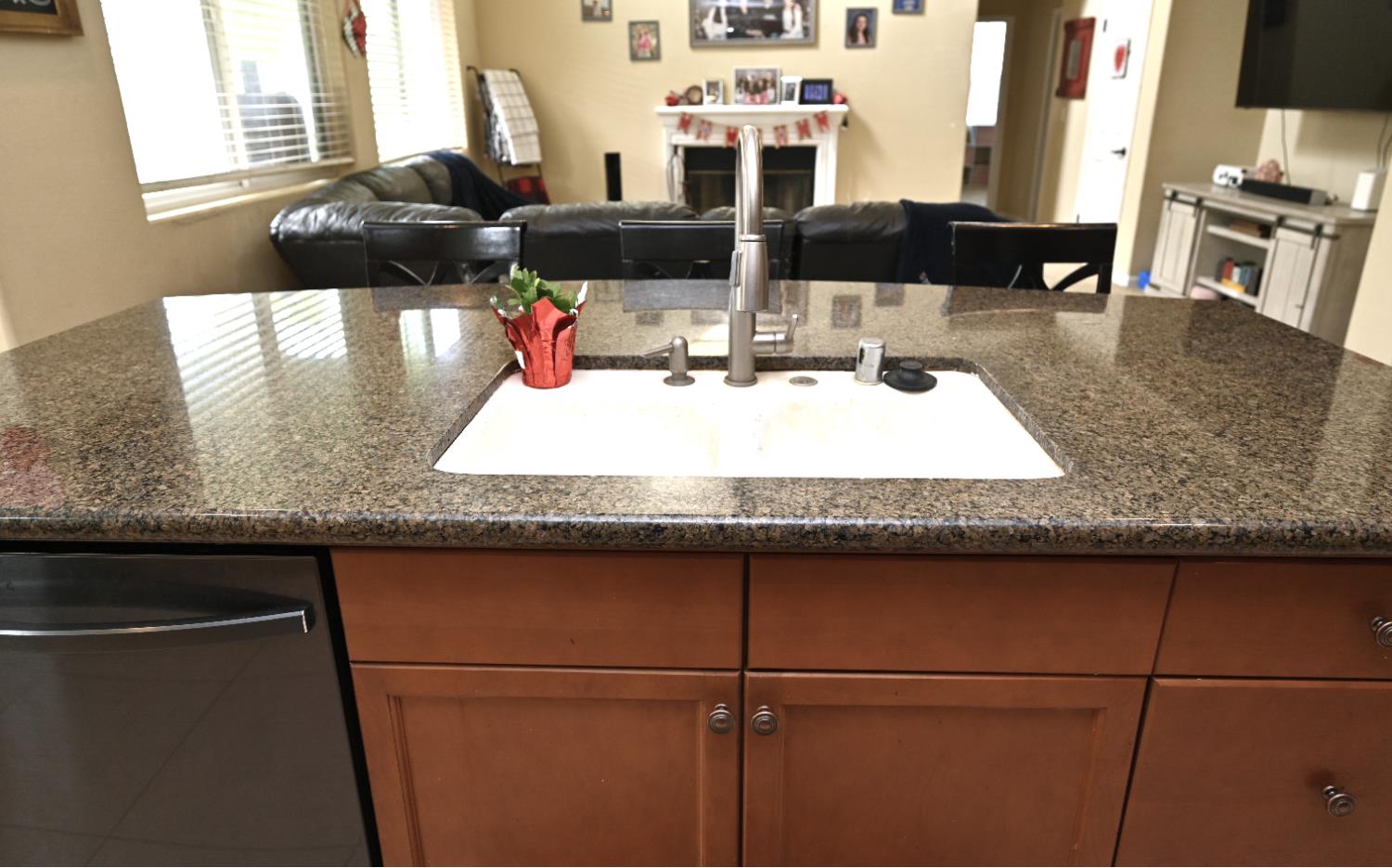 4793 N Emerald Peak Dr, Clovis, CA 93619