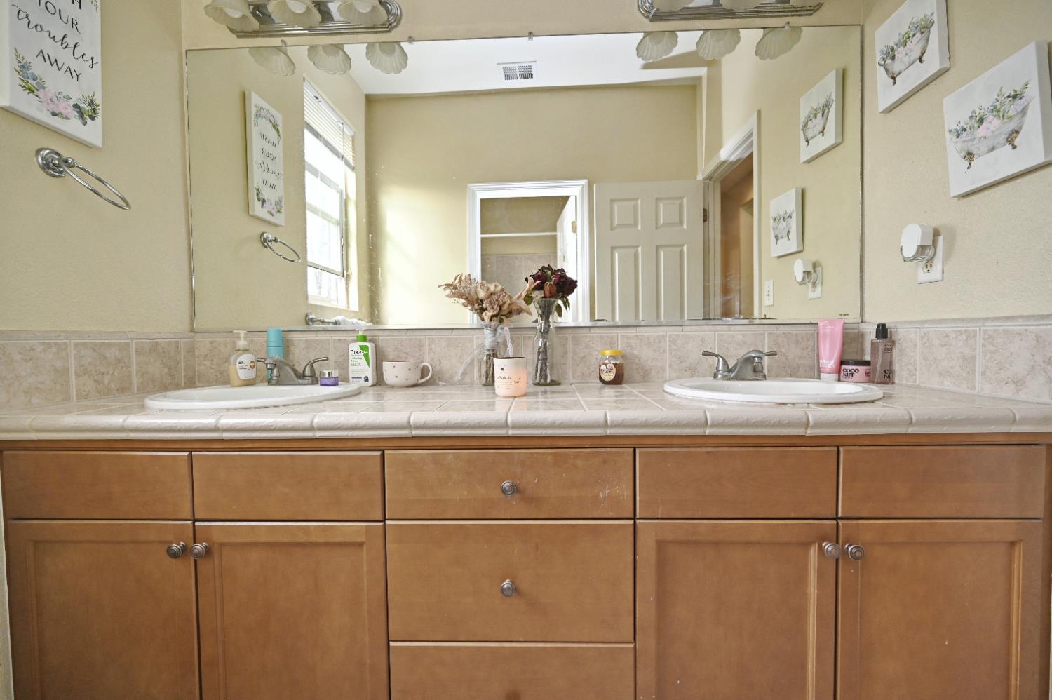 4793 N Emerald Peak Dr, Clovis, CA 93619