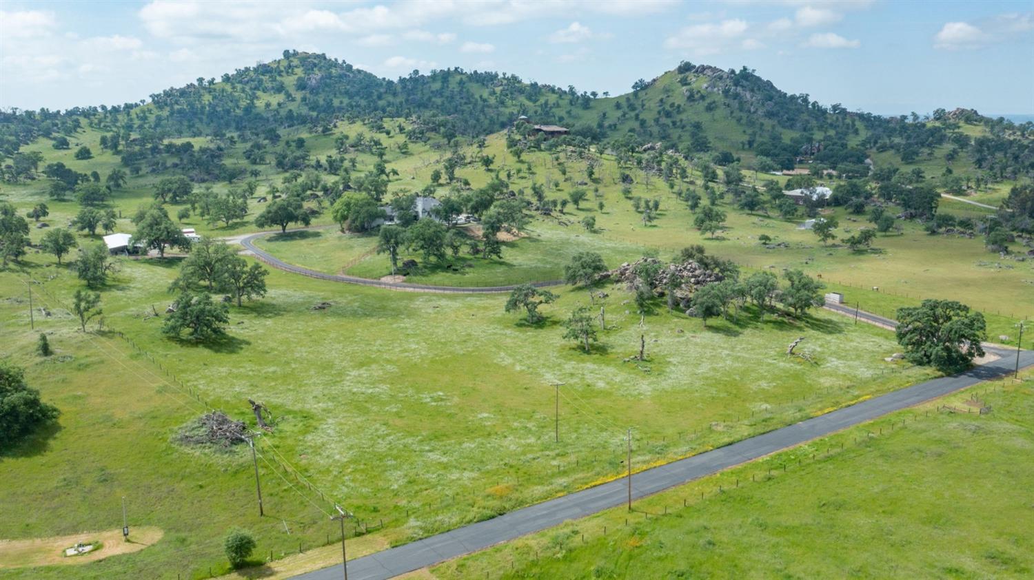 17159 Coyote Pass Ln, Clovis, CA 93619