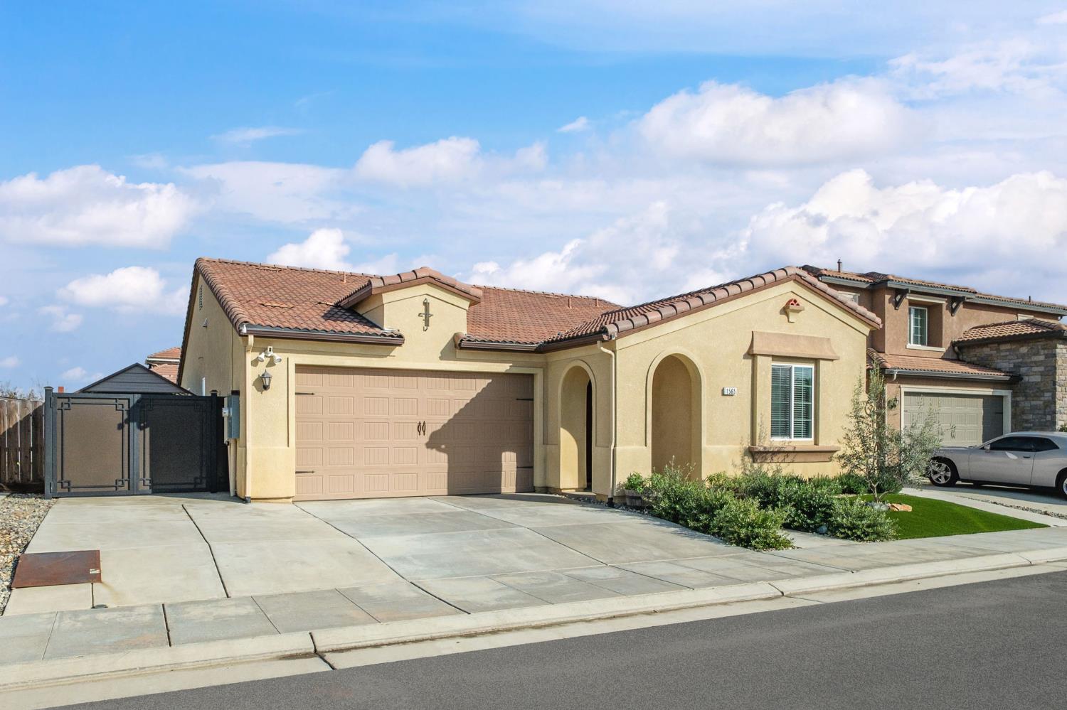 1565 N Kaweah Ave, Clovis, CA 93619