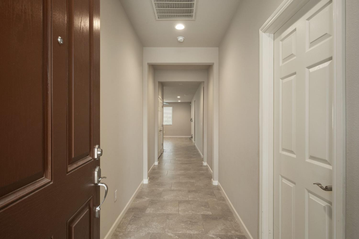 1565 N Kaweah Ave, Clovis, CA 93619