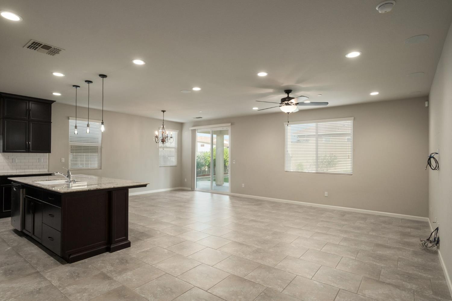 1565 N Kaweah Ave, Clovis, CA 93619