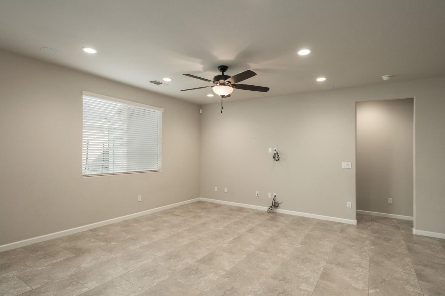 1565 N Kaweah Ave, Clovis, CA 93619