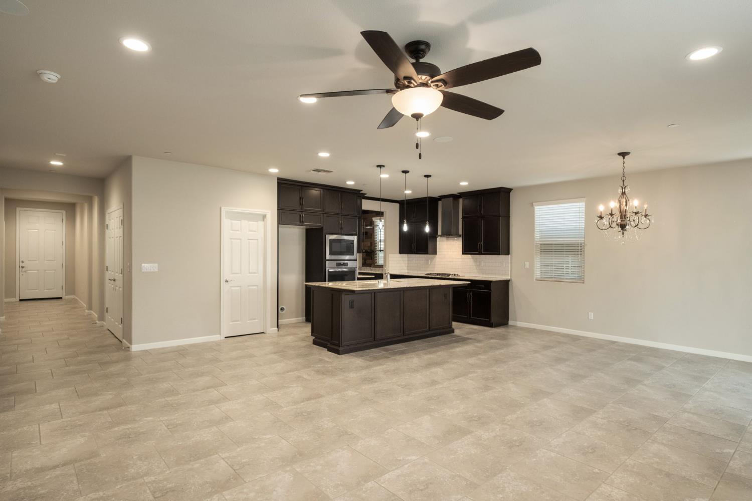 1565 N Kaweah Ave, Clovis, CA 93619