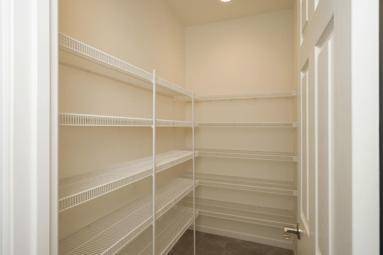 1565 N Kaweah Ave, Clovis, CA 93619