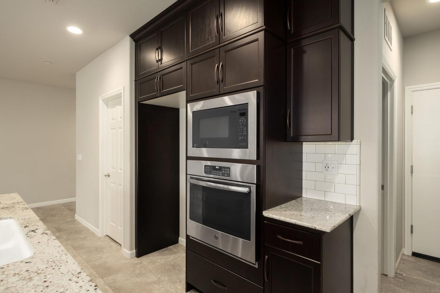 1565 N Kaweah Ave, Clovis, CA 93619