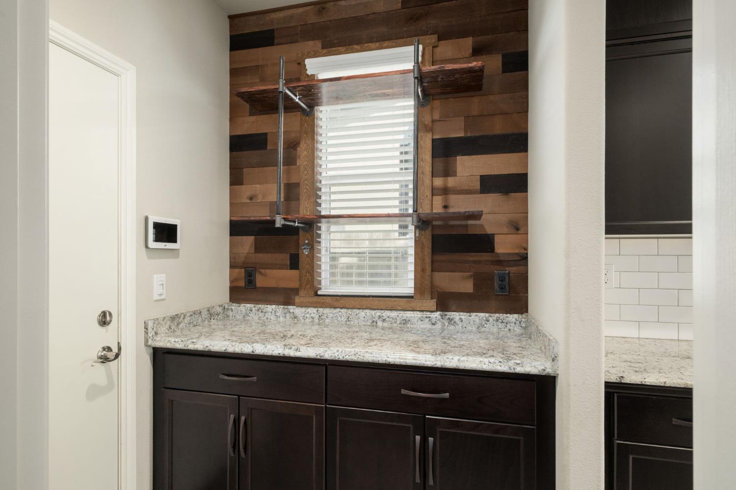 1565 N Kaweah Ave, Clovis, CA 93619