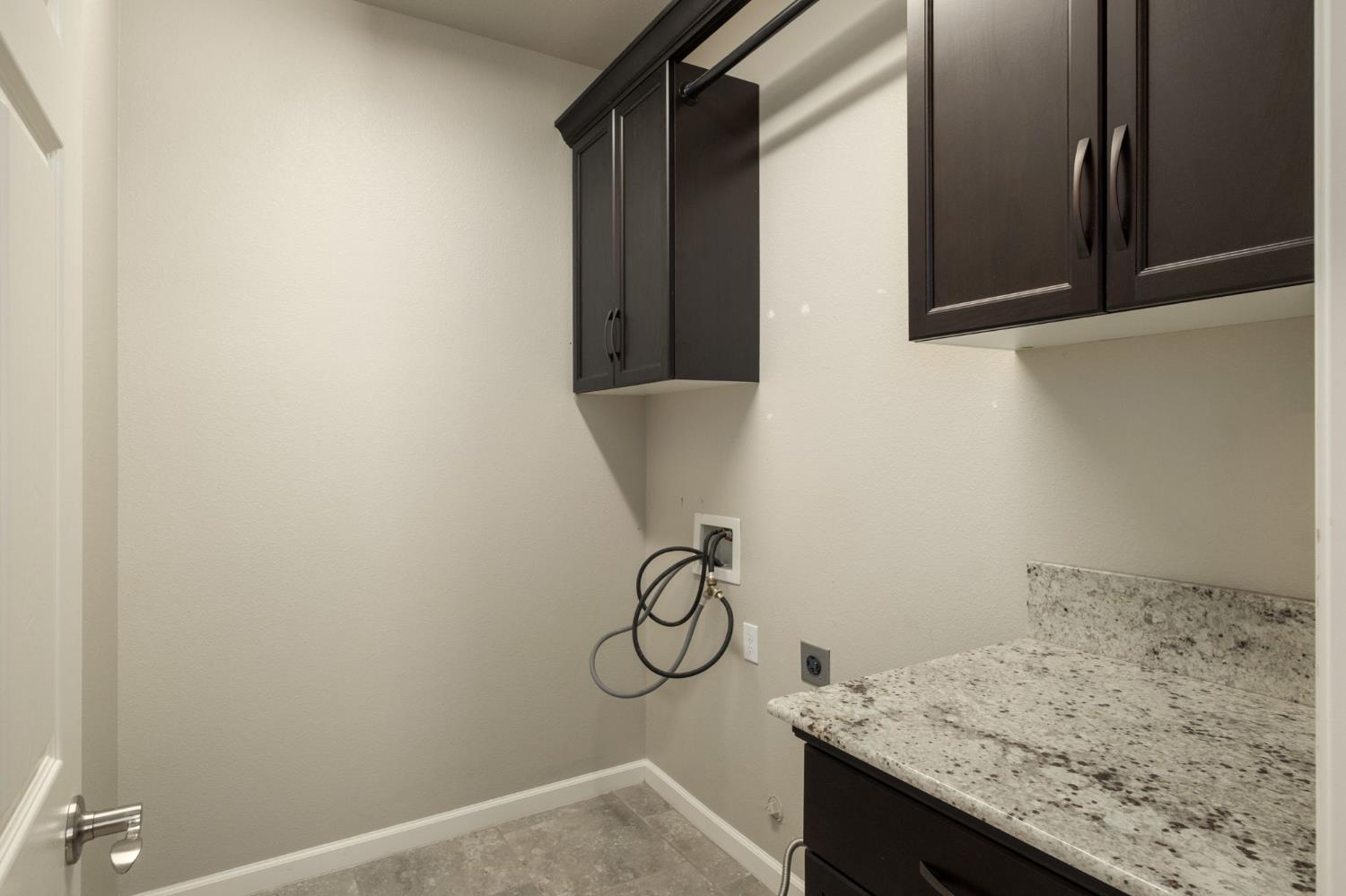 1565 N Kaweah Ave, Clovis, CA 93619