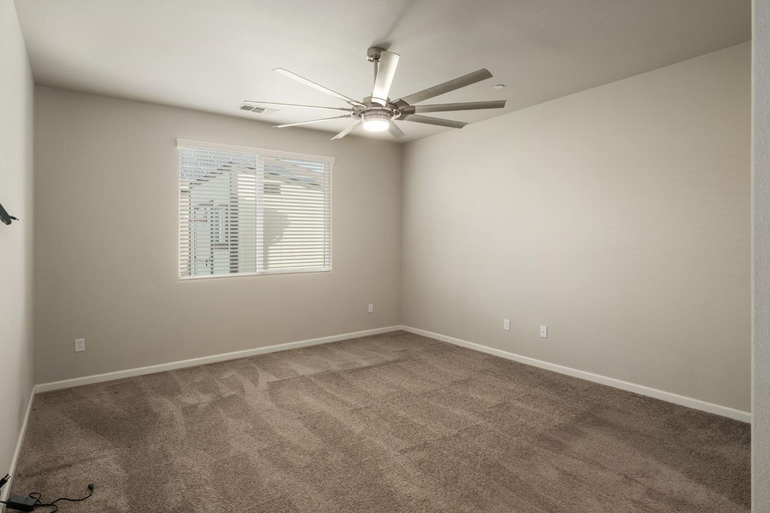 1565 N Kaweah Ave, Clovis, CA 93619