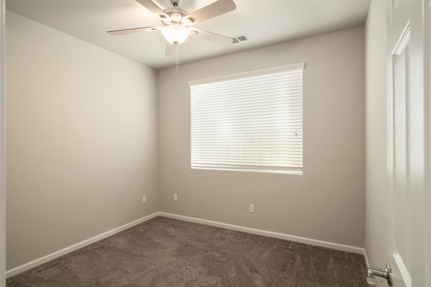 1565 N Kaweah Ave, Clovis, CA 93619