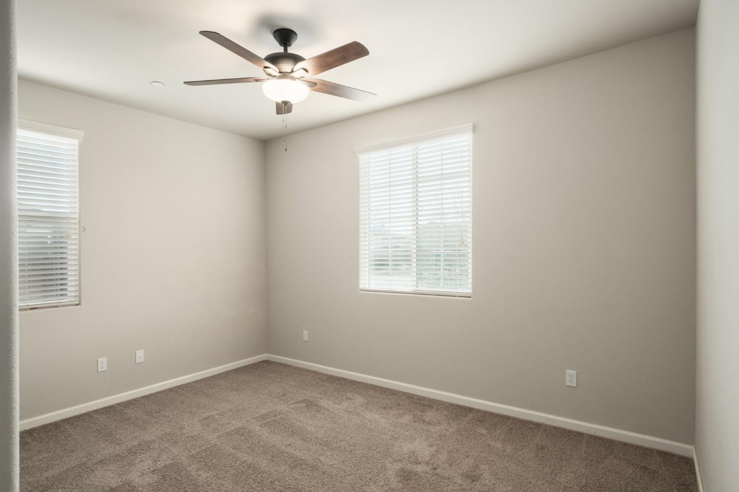 1565 N Kaweah Ave, Clovis, CA 93619