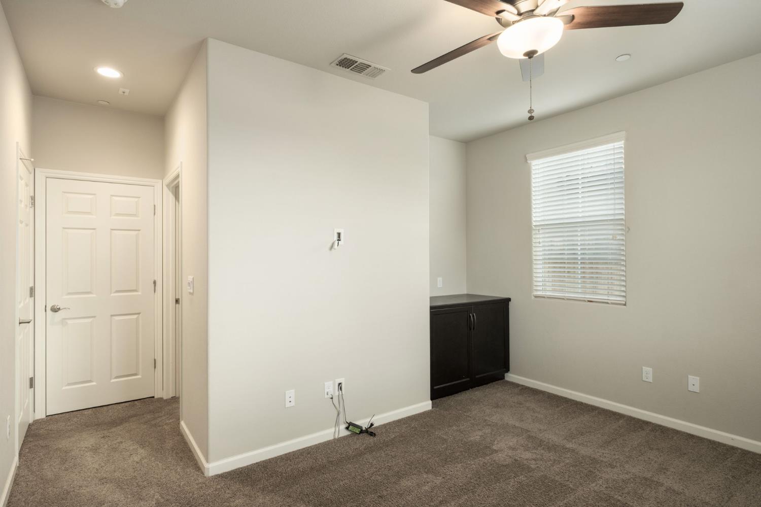 1565 N Kaweah Ave, Clovis, CA 93619